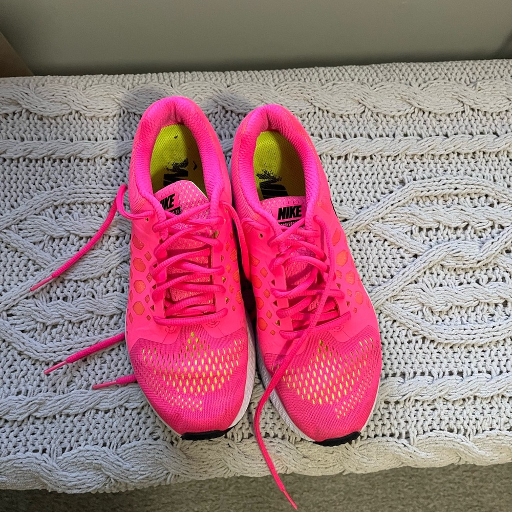 Nike Women's Bright Pink Athletic Shoes